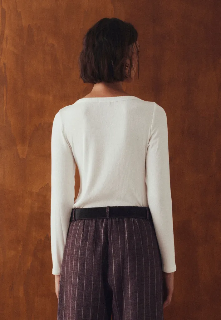 L8_0538_back.webp
